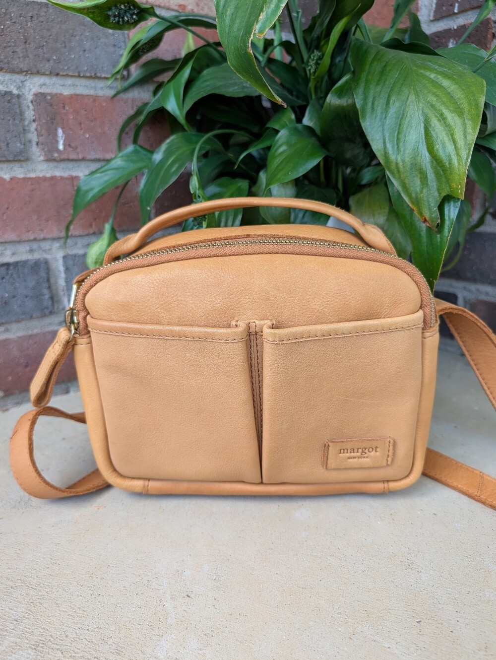 🤎NWOT Margot New York Lunch Box Adjustable Unisex Leather Crossbody Bag